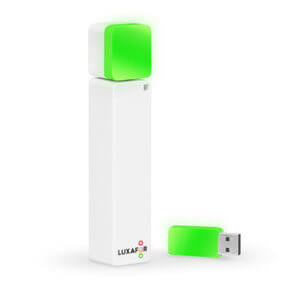 Luxafor Bluetooth Busylight med dongle-hvid, lyser grønt uden baggrund